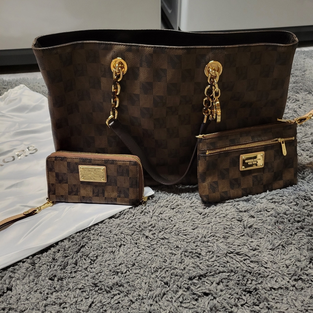 Michael Kors checkered tote set